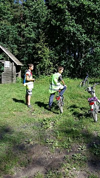Vilkaviškio r. sav., Keturvalakių mokykla-daugiafunkcis centras, 2017 liepos 7 d. mokyklos kiemas